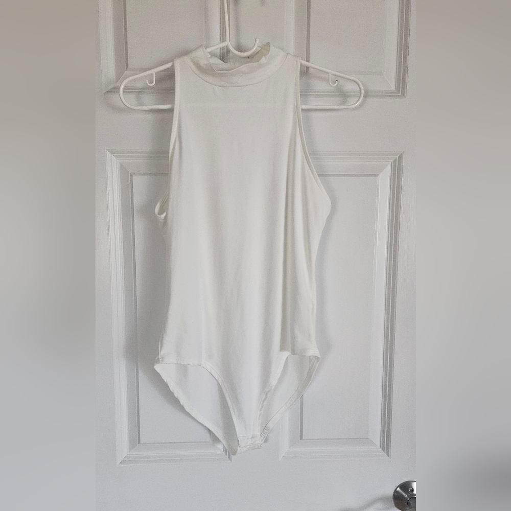 gaze White Sleeveless Mock Neck Bodysuit